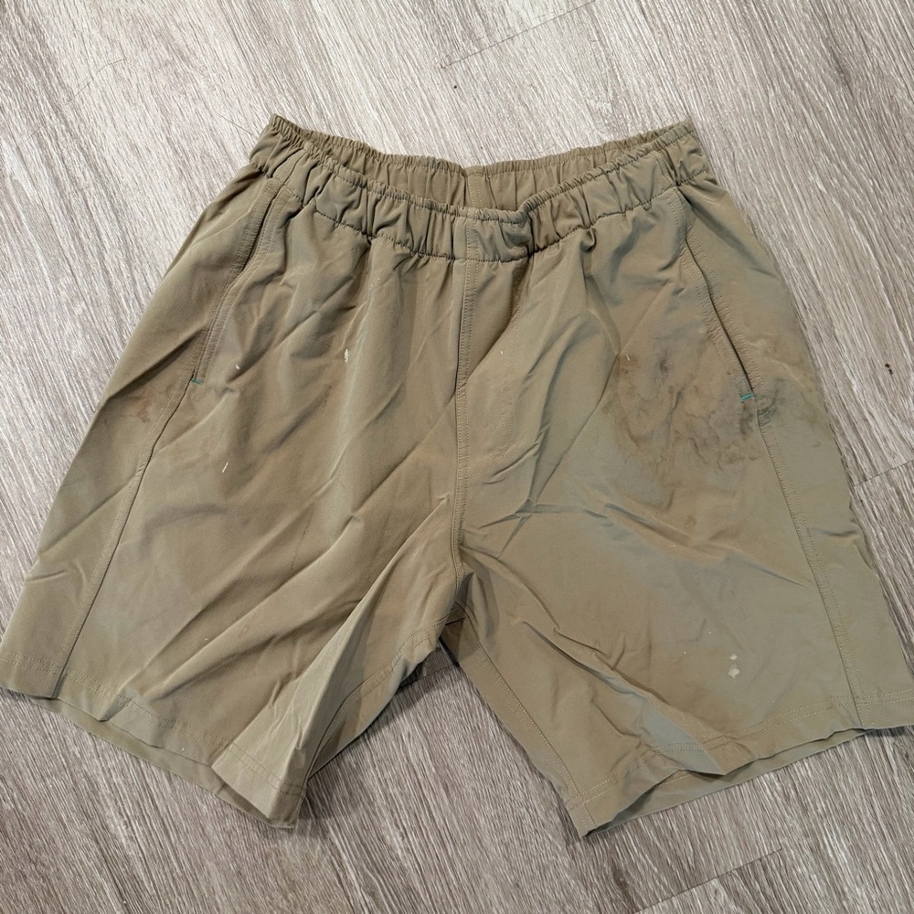 Myles makes moves beige 8” inseam shorts sz M